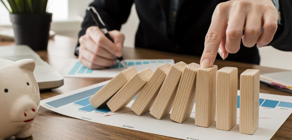 businessman-office-with-wooden-blocks