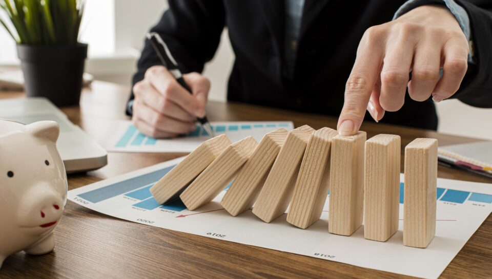 businessman-office-with-wooden-blocks